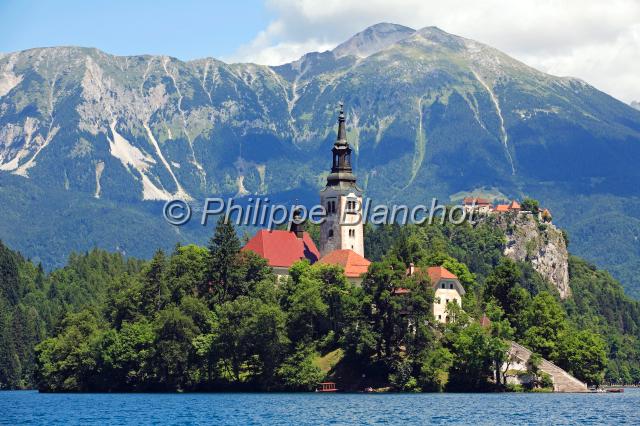 slovenie 01.JPG - Eglise baroque sur le lac BohinjBled, Haute-Carniole (Gorenjska), au pied des Alpes juliennes, Slovénie